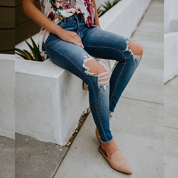 Distressed Denim Frayed Hem Ankle Skinny Jeans - Picture 3 of 9